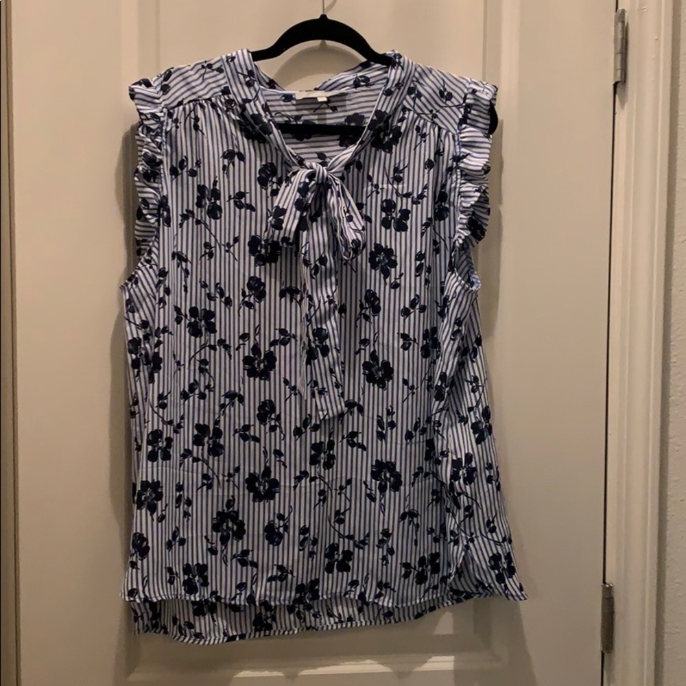 Blue floral top